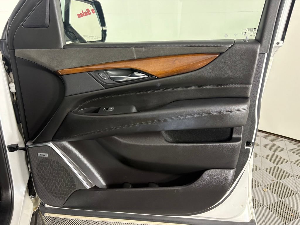 Used 2019 Cadillac Escalade Luxury AWD/4WD image 40