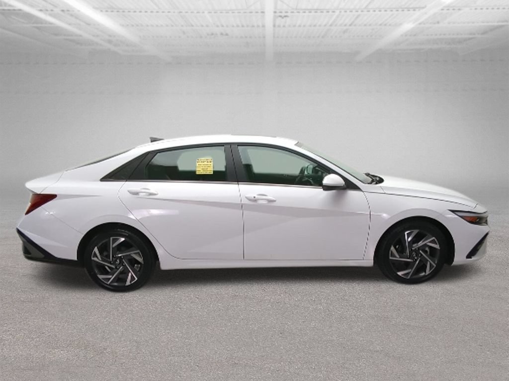Used 2025 Hyundai Elantra SEL FWD image 10