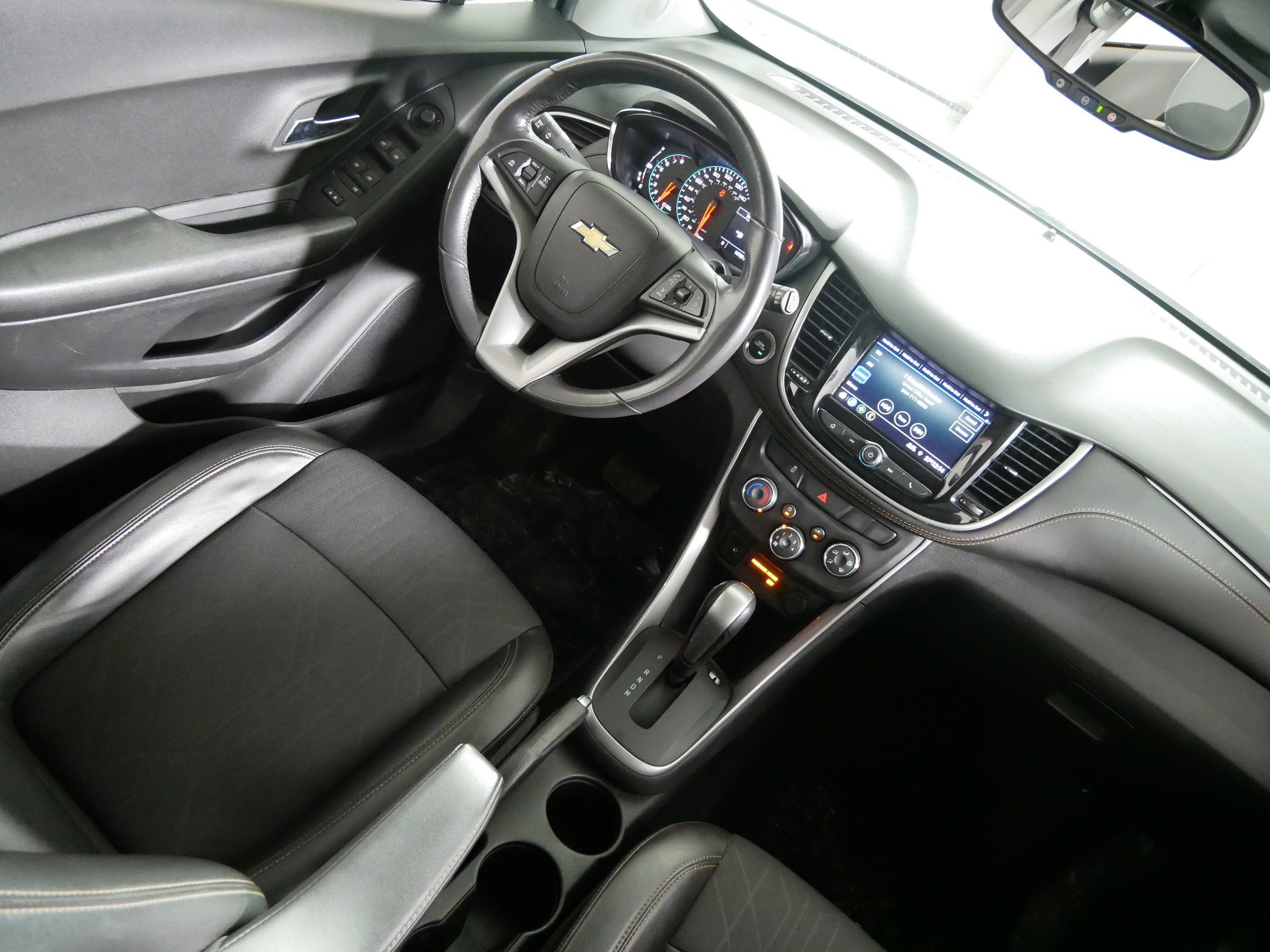 Used 2022 Chevrolet Trax LT w/ Sport Edition image 9