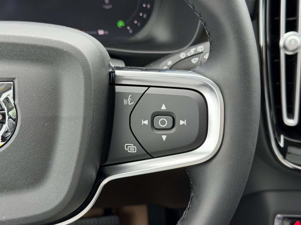 New 2026 Volvo XC40 B5 Core w/ Climate Package AWD/4WD image 9