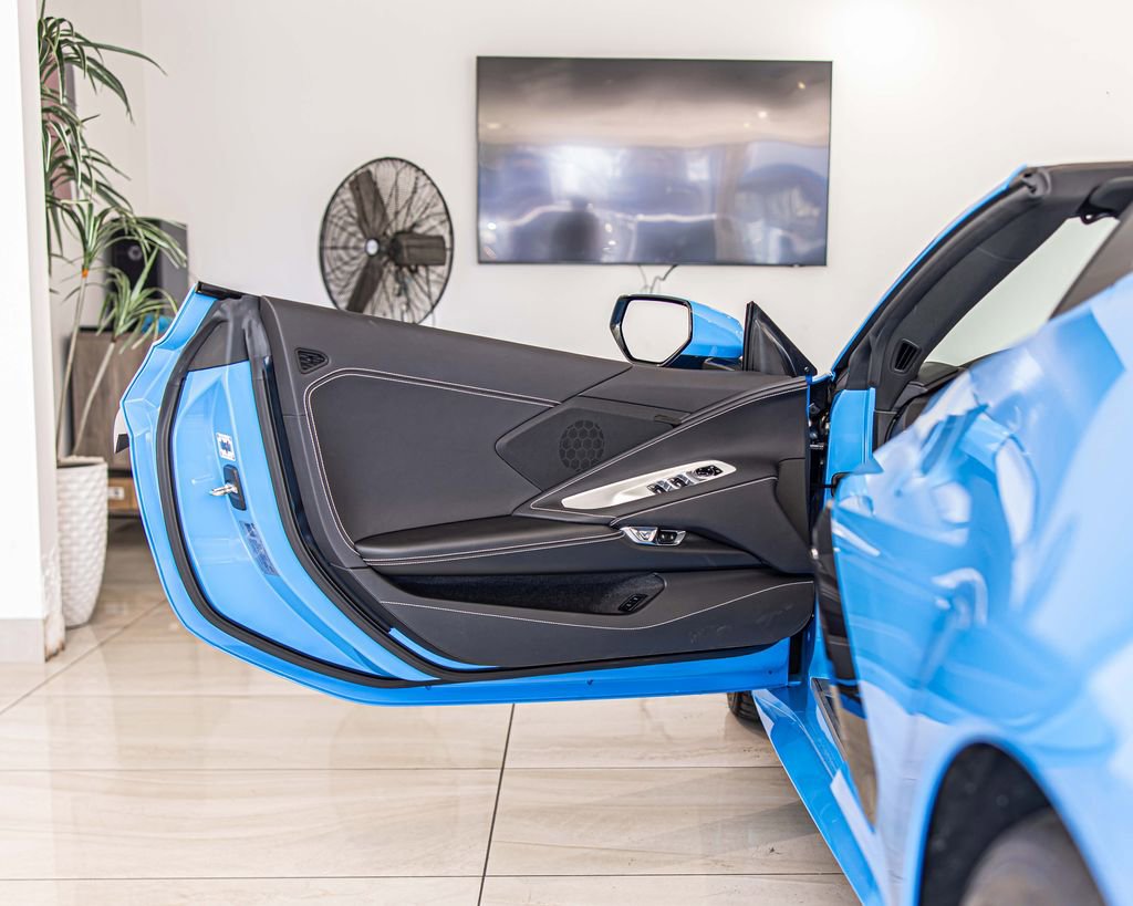 Used 2021 Chevrolet Corvette Stingray Convertible w/ 1LT image 31