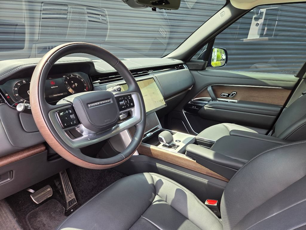 Used 2025 Land Rover Range Rover Autobiography AWD/4WD image 4