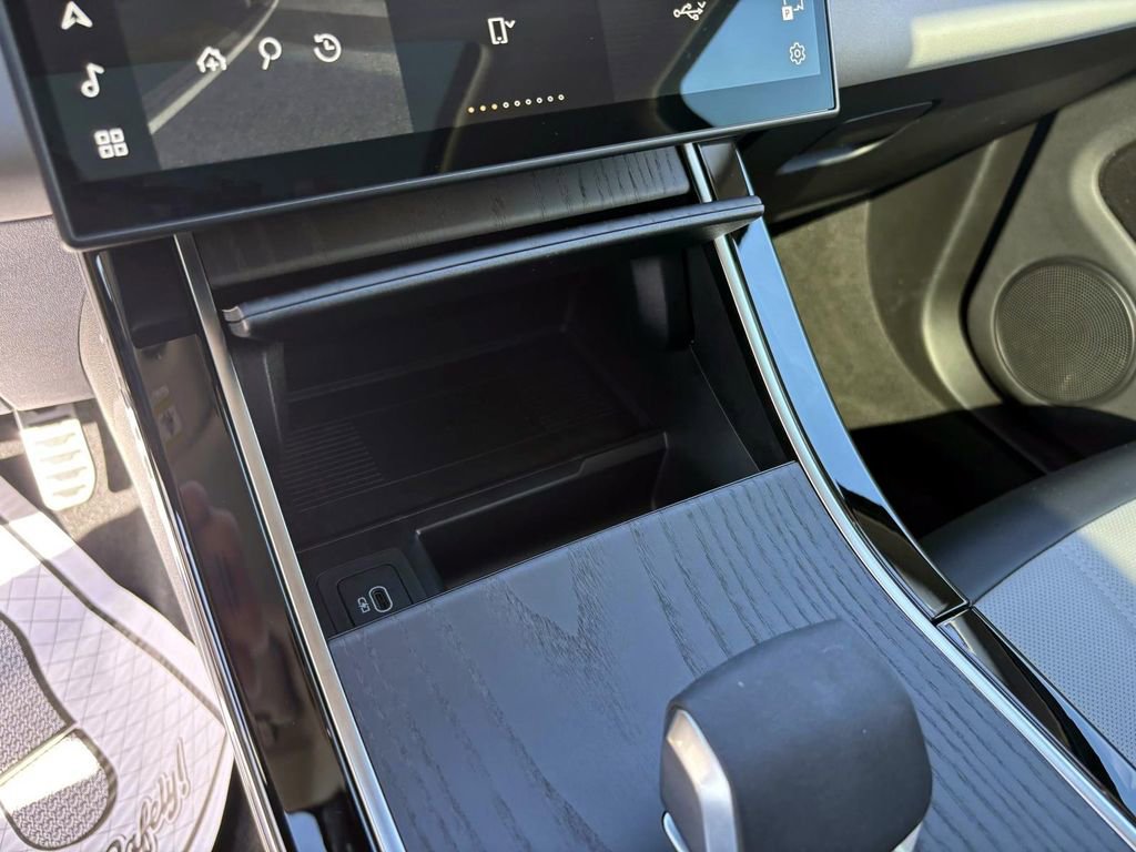 Certified 2025 Land Rover Range Rover Evoque Dynamic SE image 17