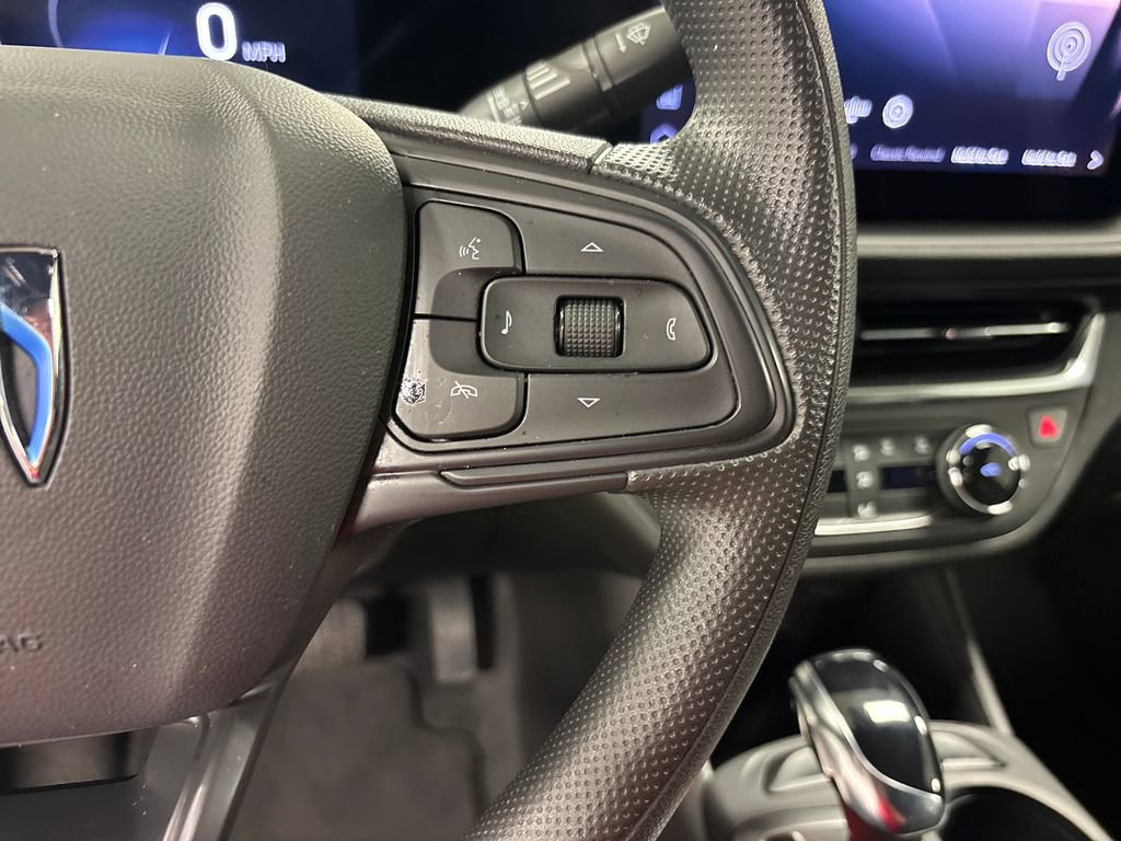 Used 2025 Buick Envista Preferred image 32