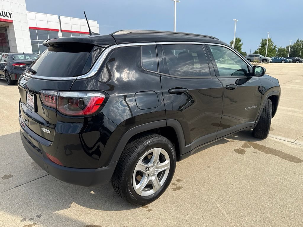 Used 2023 Jeep Compass Latitude w/ Convenience Group AWD/4WD image 3