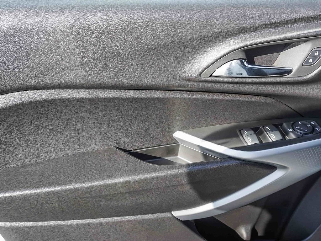 New 2026 Chevrolet Trax RS w/ Sunroof Package FWD image 18