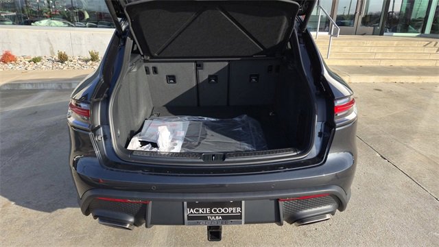 Certified 2025 Porsche Macan image 14