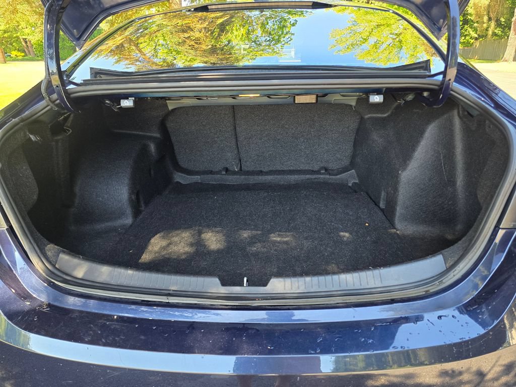 Used 2018 Chevrolet Malibu LT FWD image 17