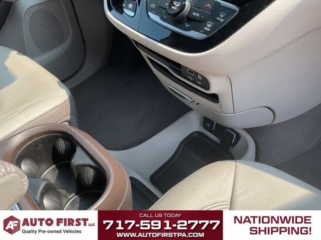 Used 2018 Chrysler Pacifica Touring-L w/ Advanced Safetytec Group FWD image 21