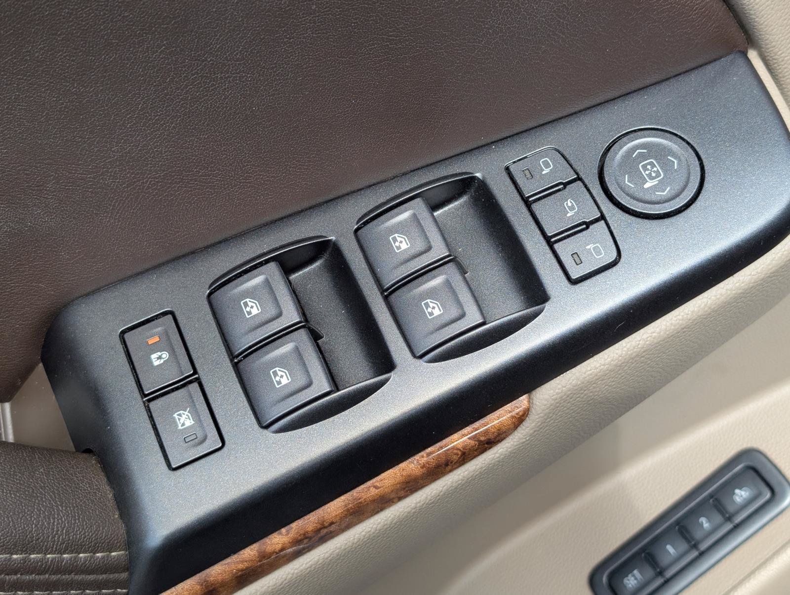 Used 2015 Chevrolet Suburban LTZ AWD/4WD image 14
