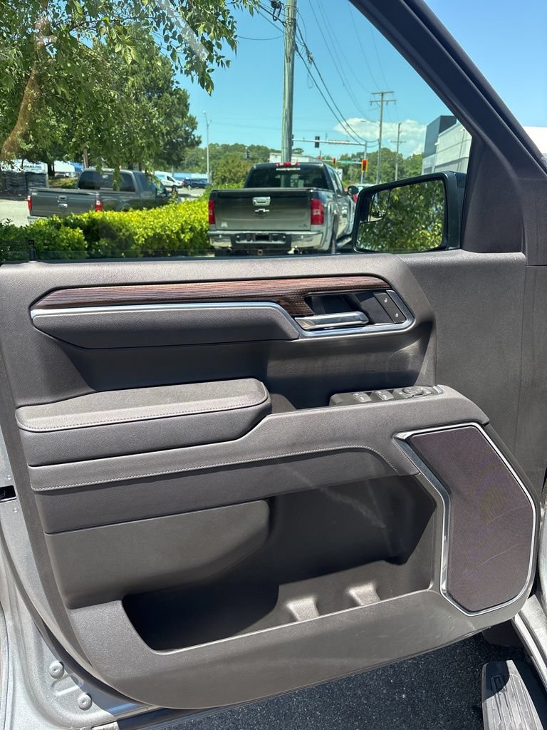 Used 2025 Chevrolet Silverado 1500 RST AWD/4WD image 11