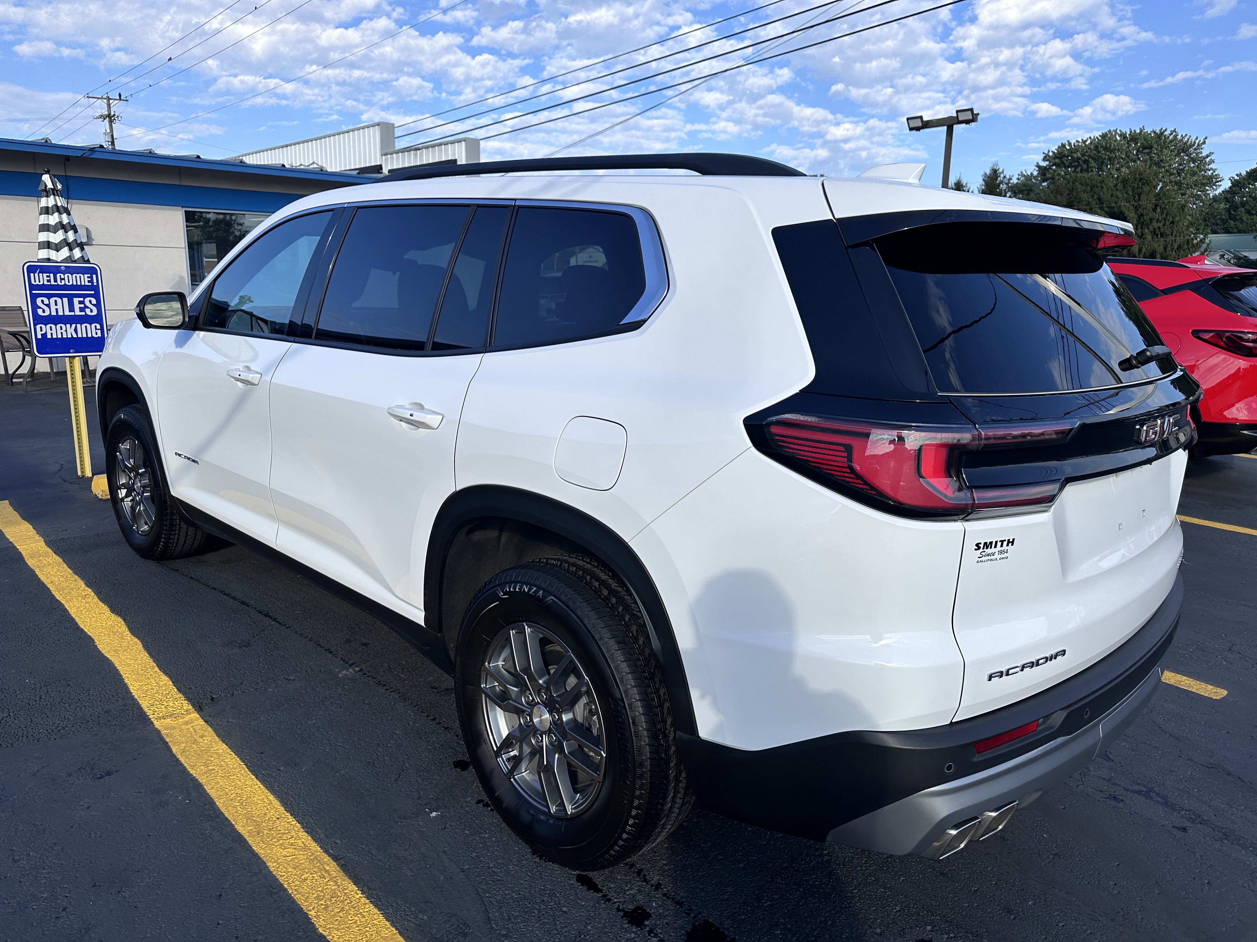 Used 2025 GMC Acadia Elevation image 4