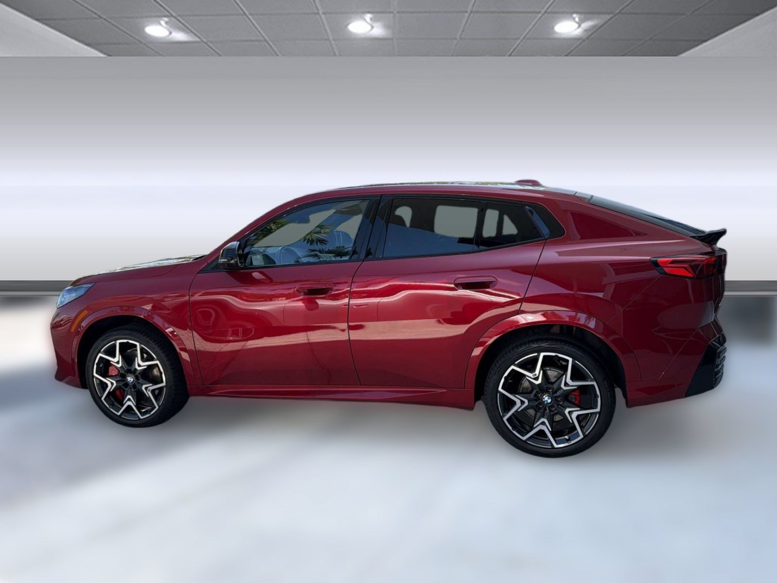 Used 2025 BMW X2 xDrive28i w/ Premium Package AWD/4WD image 2