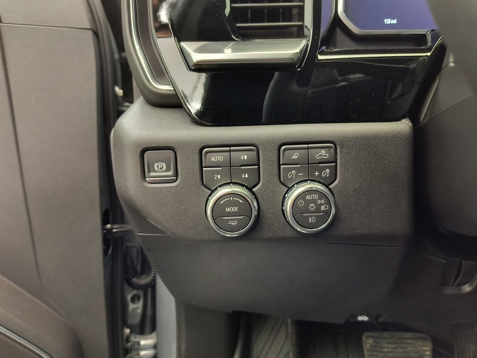 New 2026 GMC Sierra 1500 Elevation w/ Elevation Premium Package AWD/4WD image 15