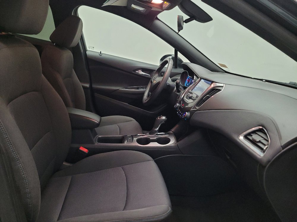 Used 2018 Chevrolet Cruze LT w/ Convenience Package FWD image 21