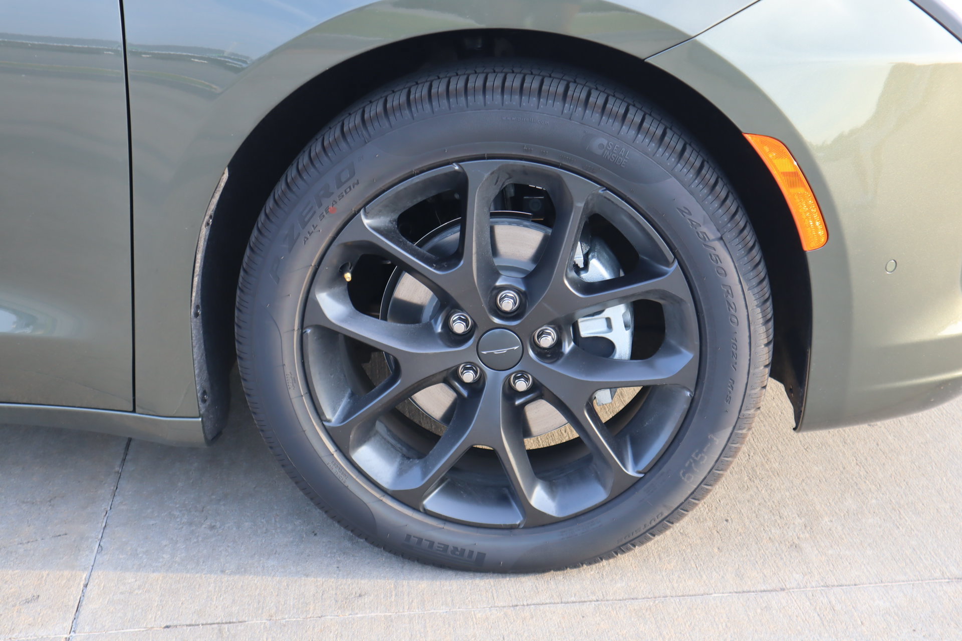 New 2027 Chrysler Pacifica Limited FWD image 19