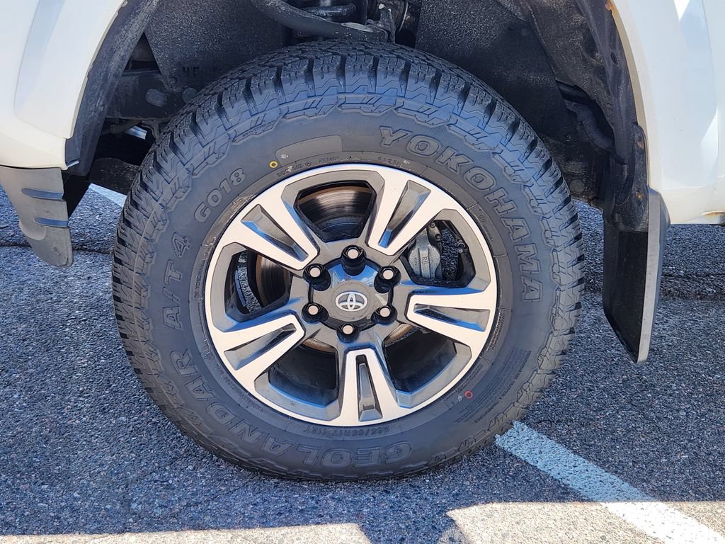 Used 2019 Toyota Tacoma TRD Sport AWD/4WD image 9