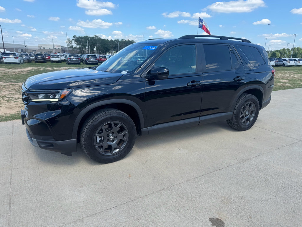 Used 2025 Honda Pilot TrailSport image 4