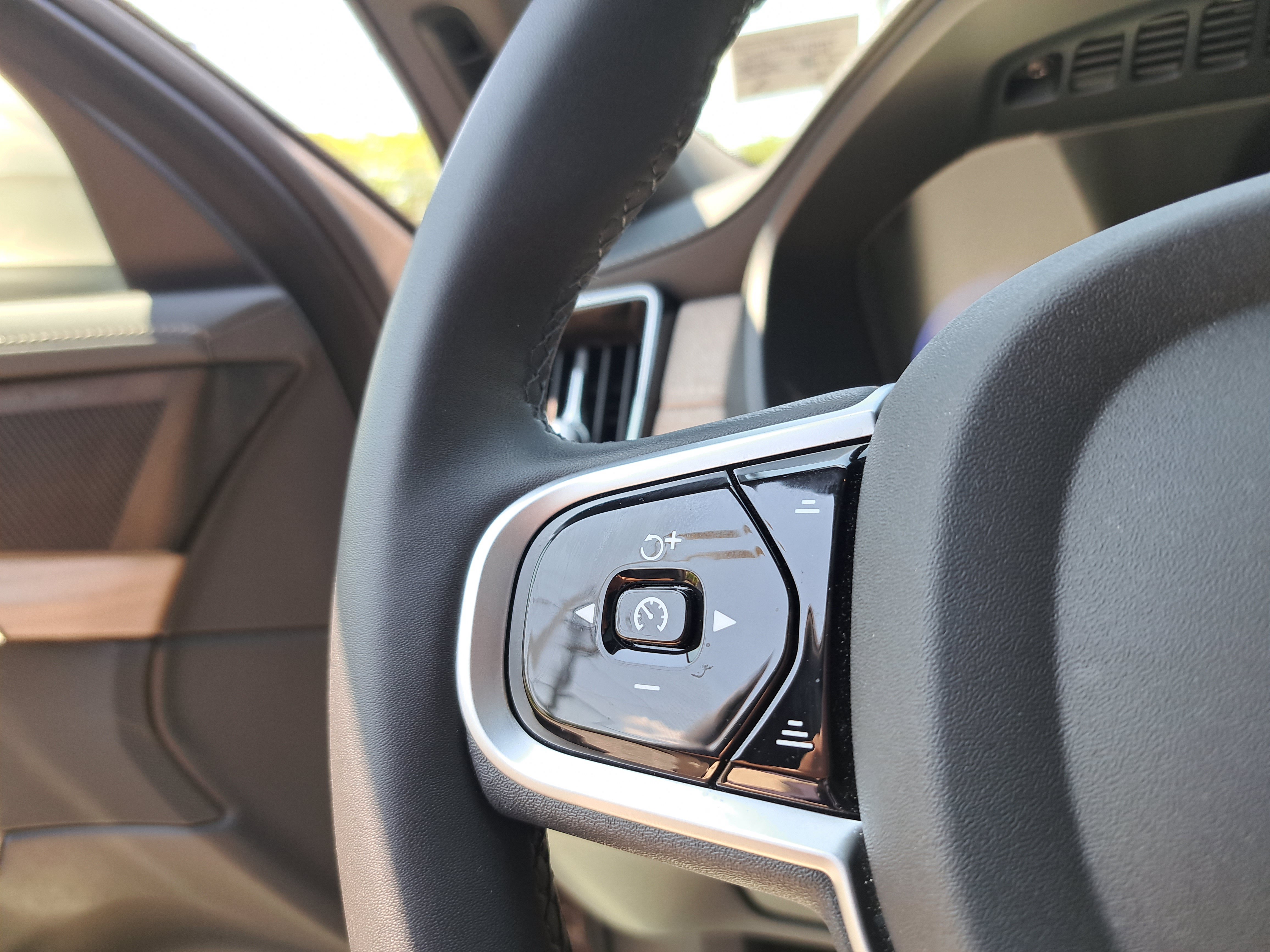 New 2025 Volvo XC90 B5 Plus AWD/4WD image 18