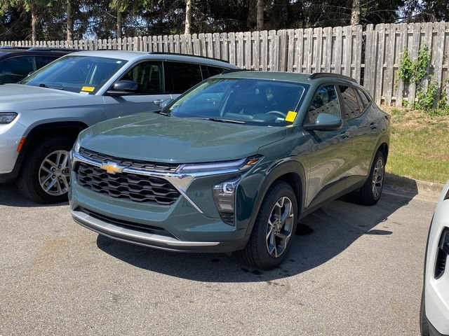Used 2025 Chevrolet Trax LT FWD image 10