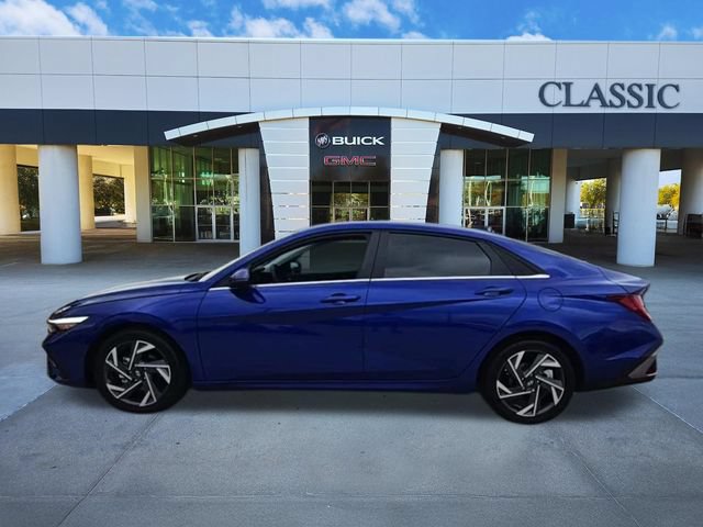 Used 2025 Hyundai Elantra Limited FWD image 5