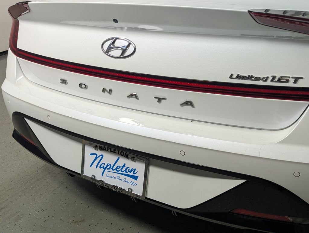 Used 2021 Hyundai Sonata Limited w/ Preferred Accessory Package image 9