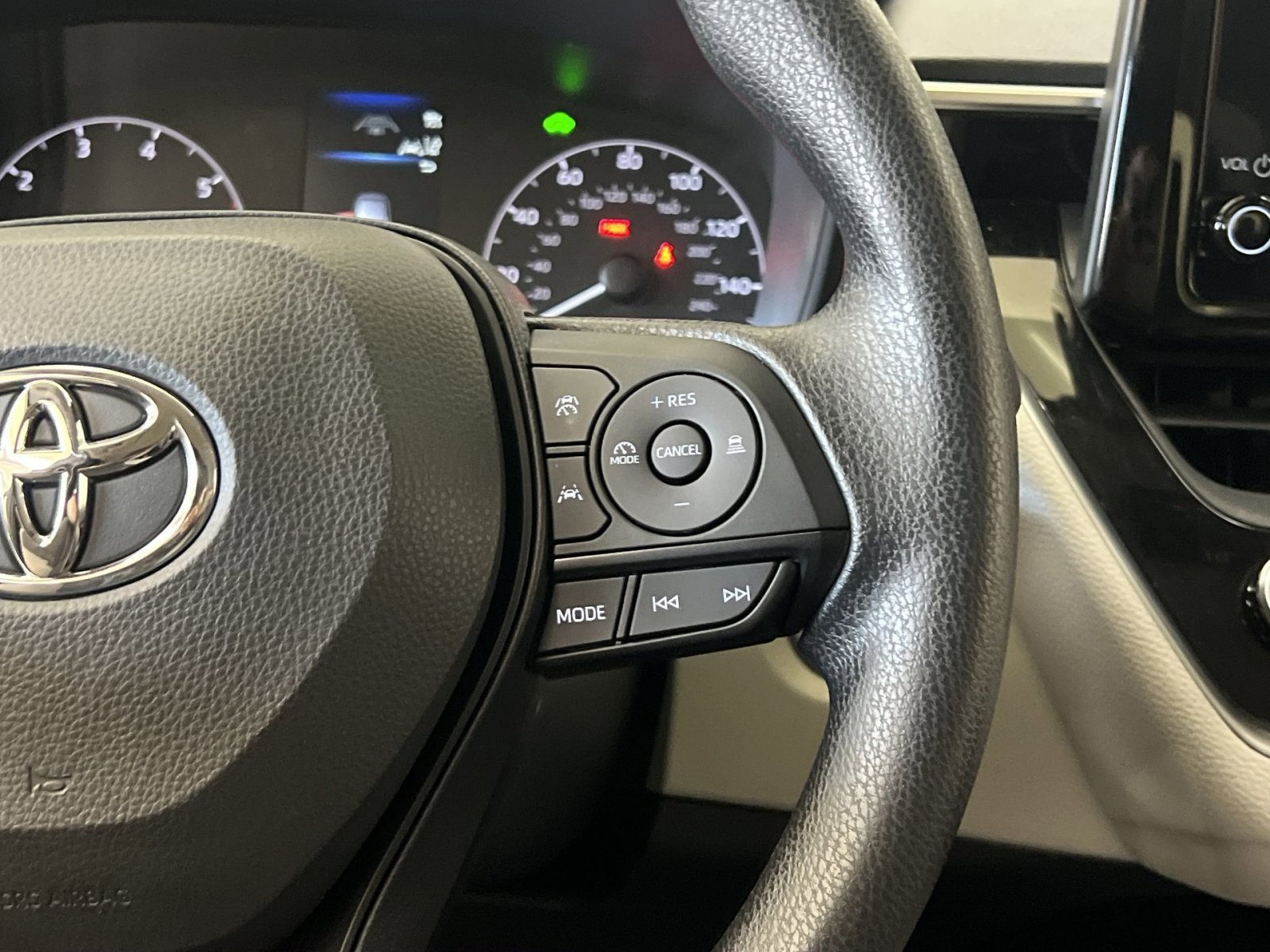 Used 2025 Toyota Corolla LE image 36