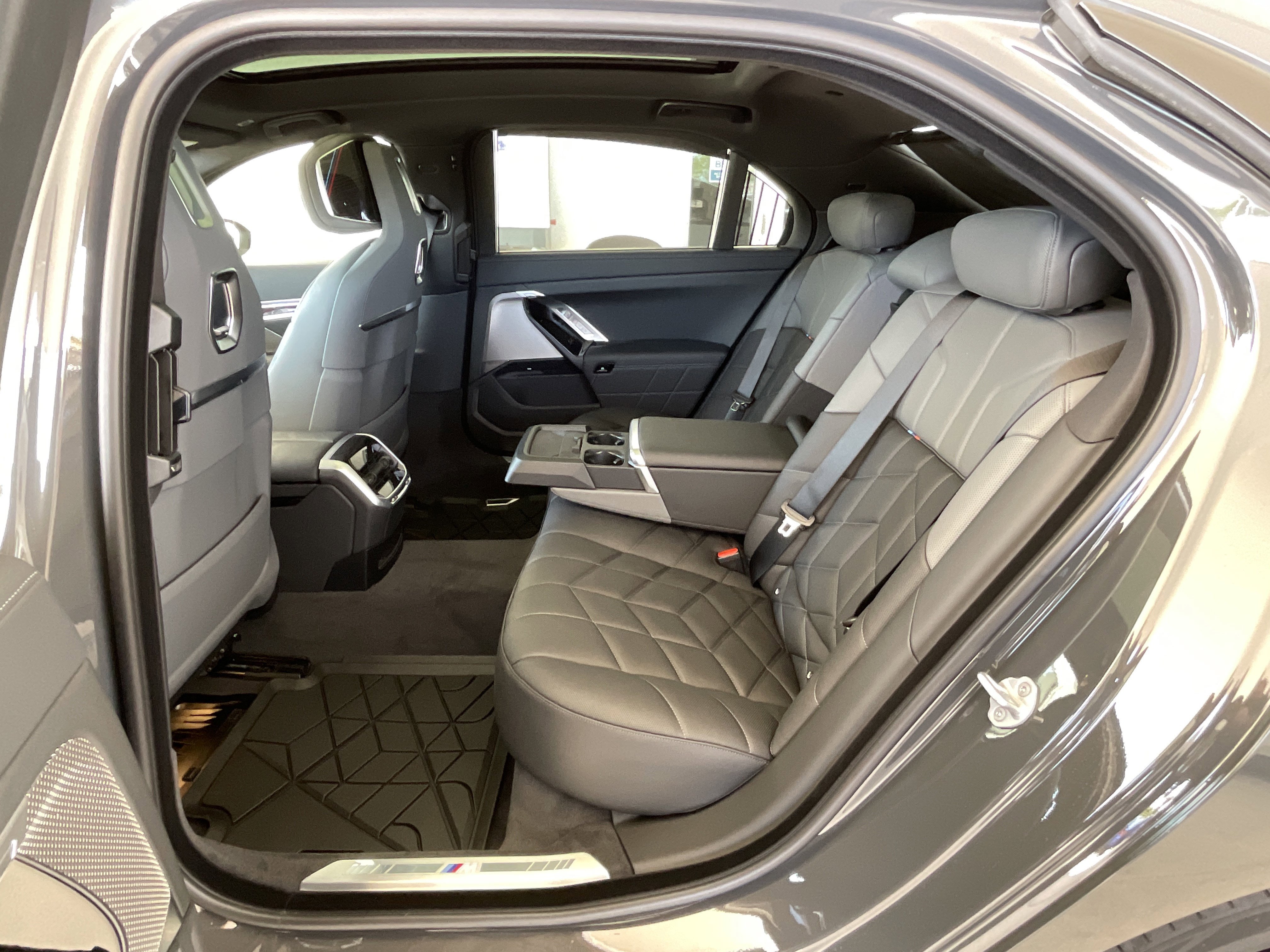 New 2026 BMW 760i xDrive w/ Executive Package AWD/4WD image 29