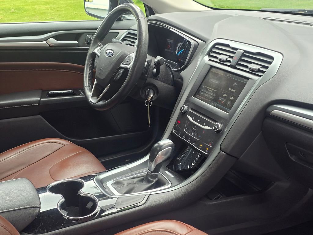 Used 2015 Ford Fusion SE w/ Equipment Group 202A FWD image 20