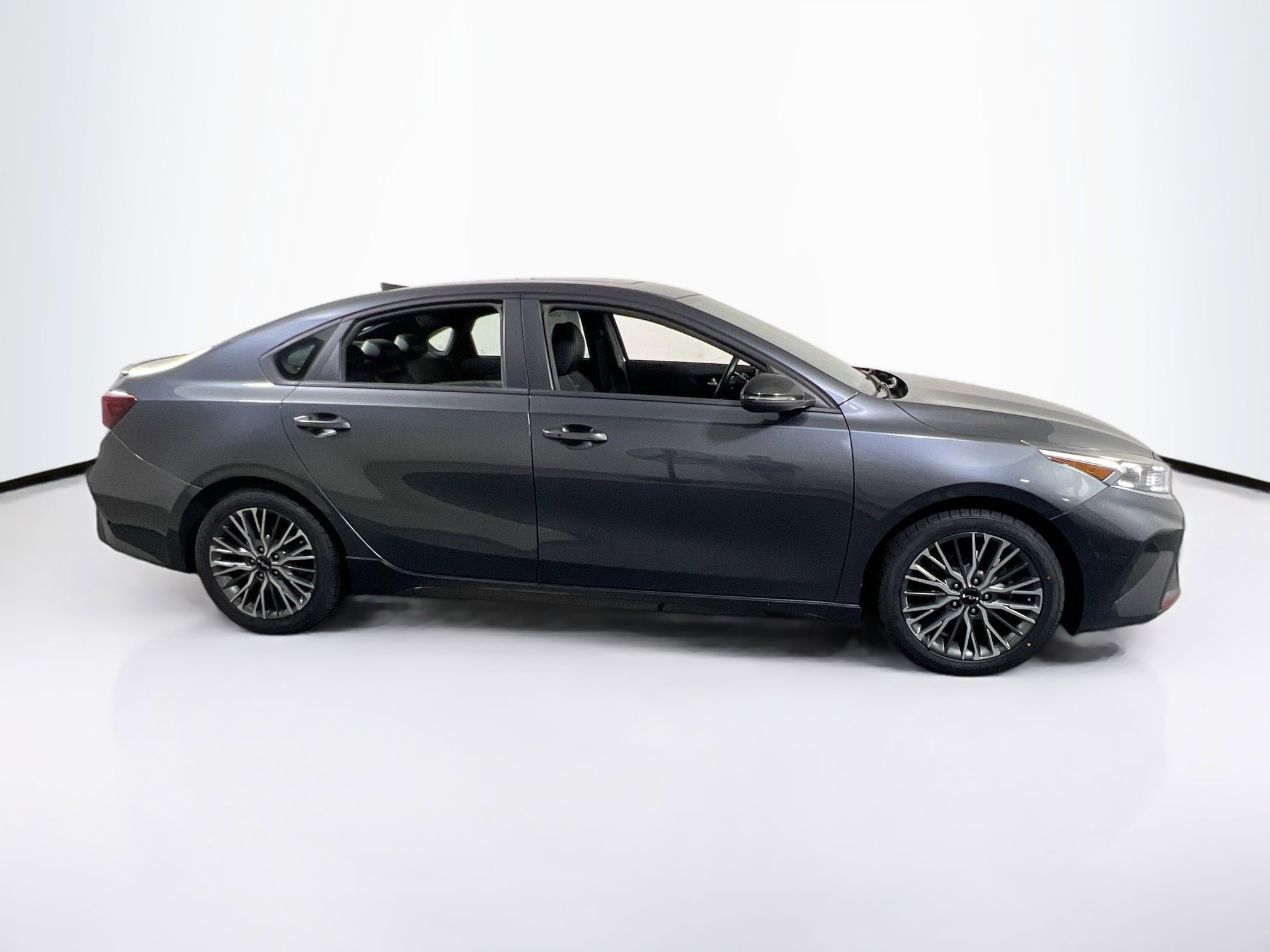 Used 2022 Kia Forte GT-Line w/ GT-Line Premium Package image 4