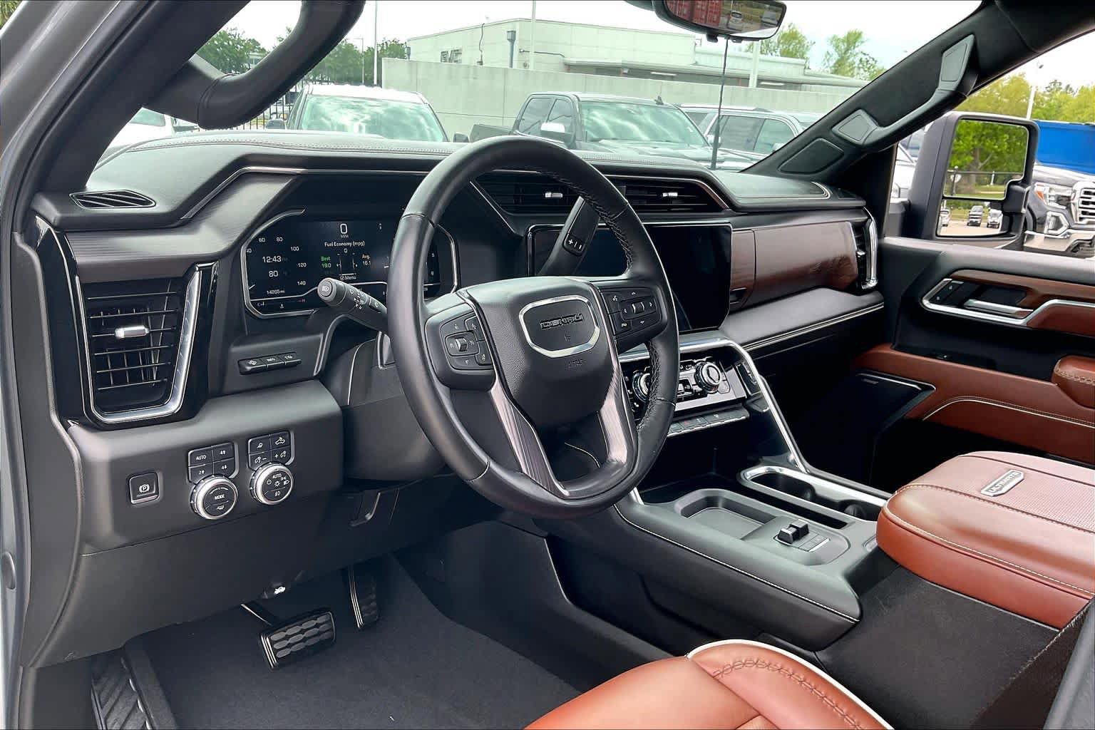 Used 2025 GMC Sierra 3500 Denali Ultimate AWD/4WD image 18