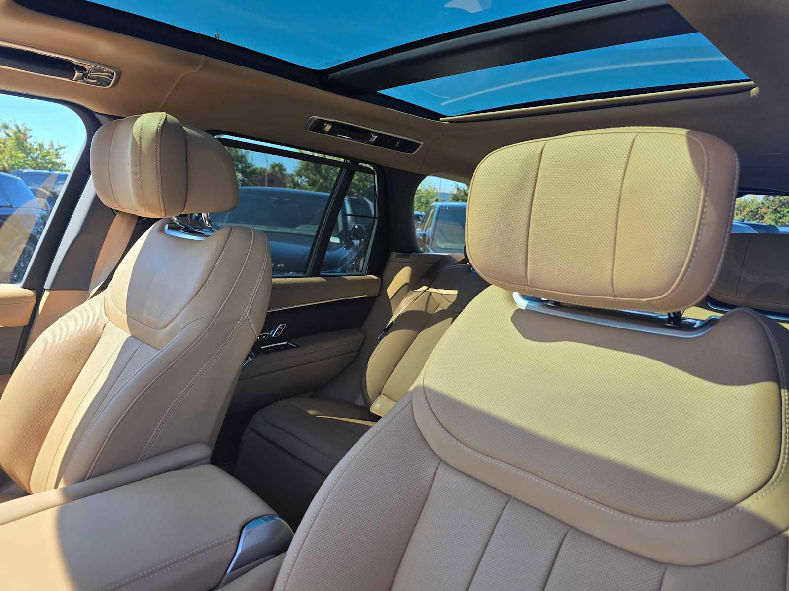 New 2025 Land Rover Range Rover Autobiography image 26