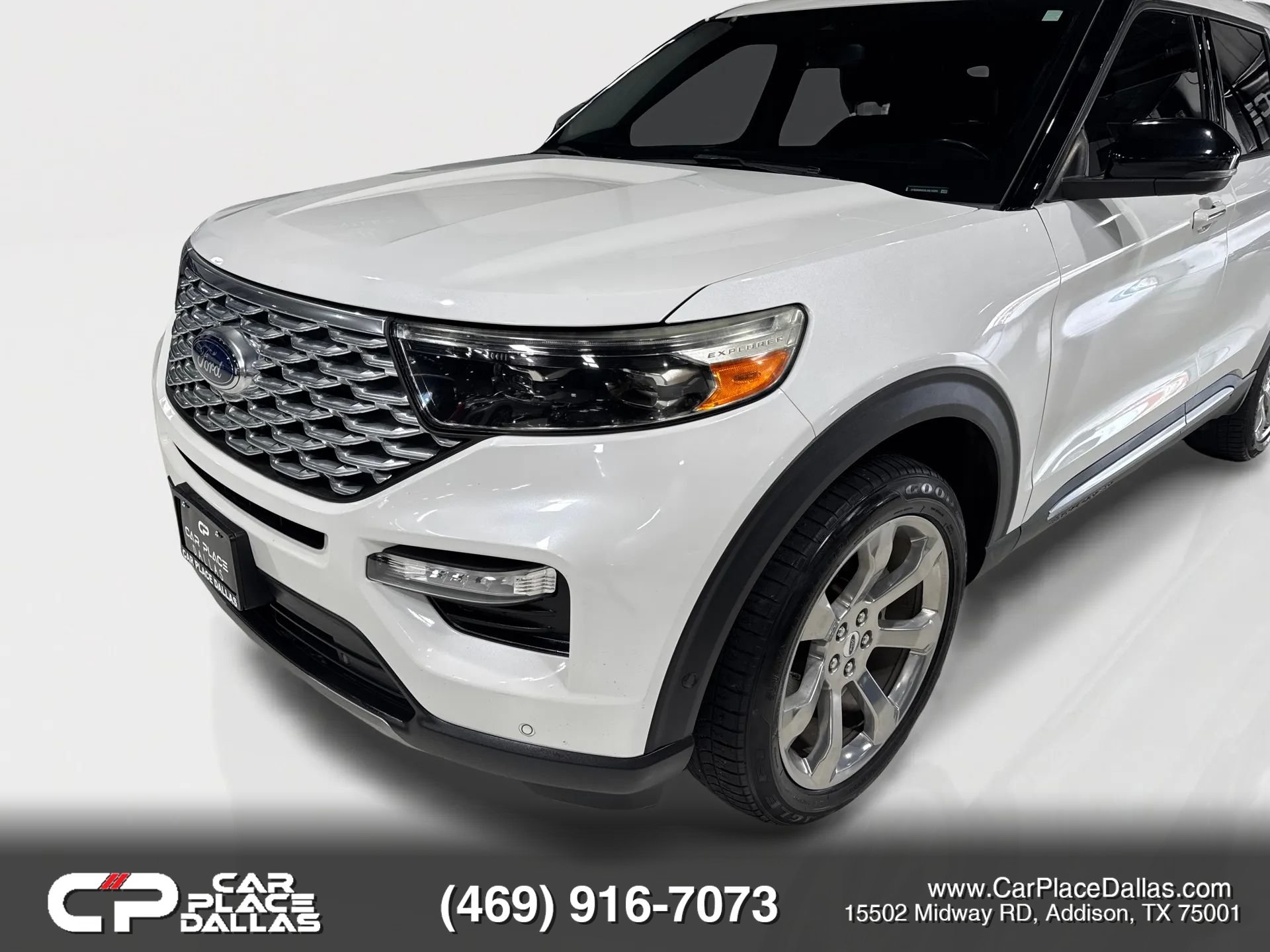 Used 2020 Ford Explorer Platinum w/ Premium Technology Package AWD/4WD image 3
