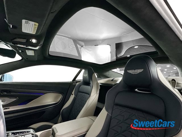 Used 2025 Aston Martin Vanquish RWD image 32