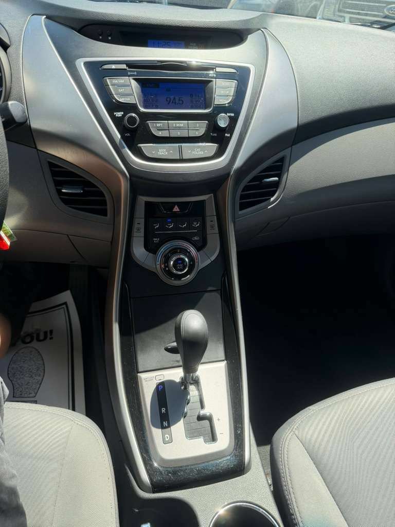 Used 2013 Hyundai Elantra GLS FWD image 25