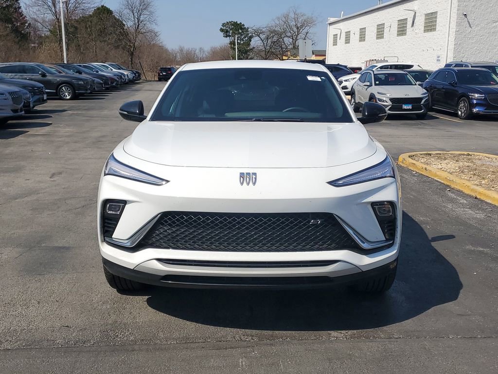 Used 2025 Buick Envista Sport Touring image 2