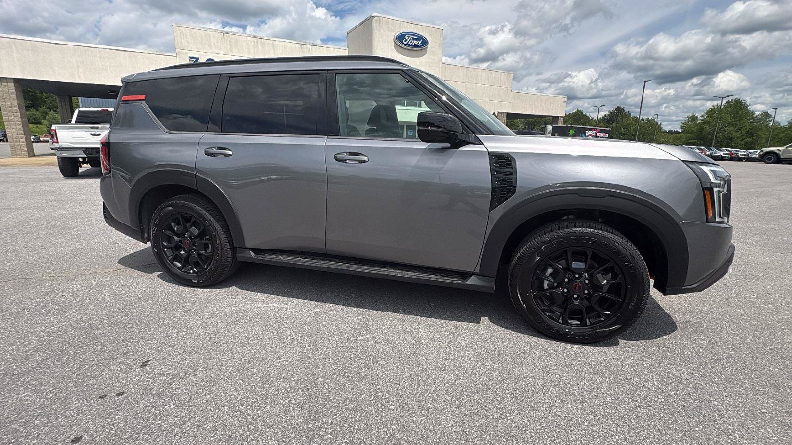 Used 2026 Nissan Armada PRO-4X AWD/4WD image 3