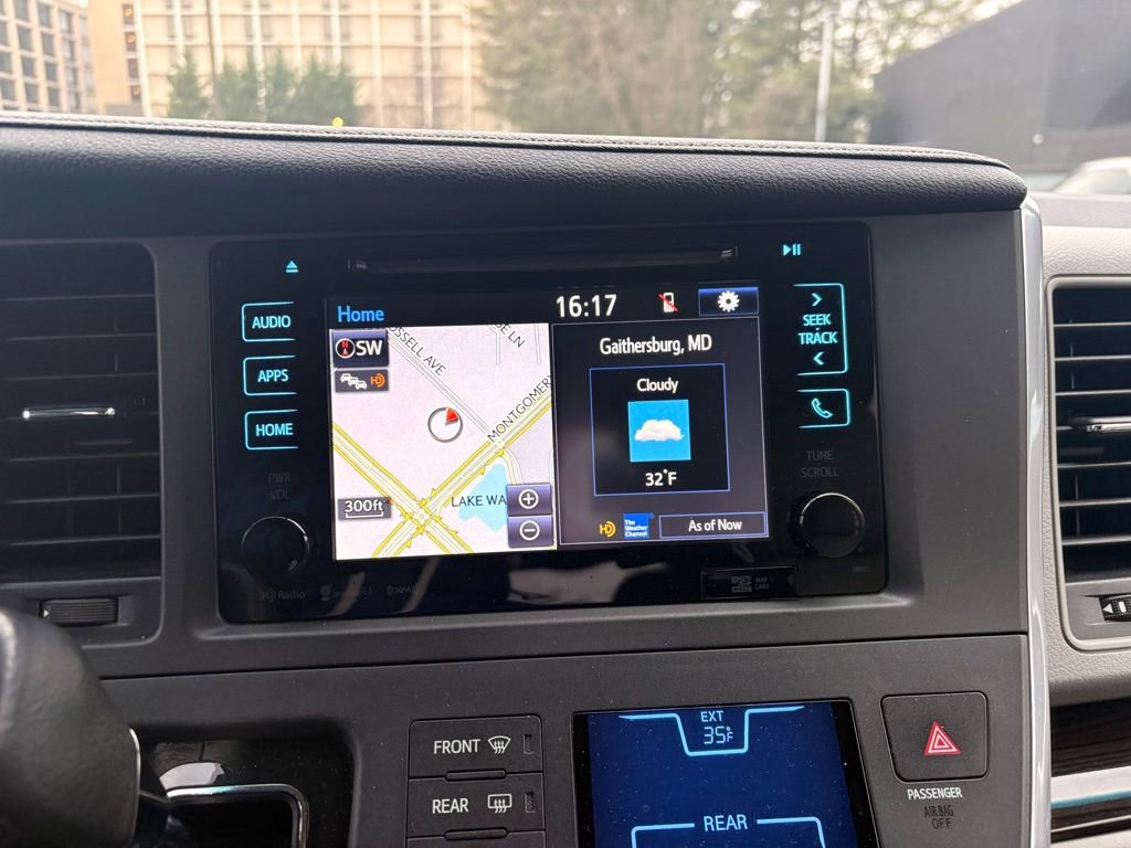 Used 2016 Toyota Sienna XLE image 37