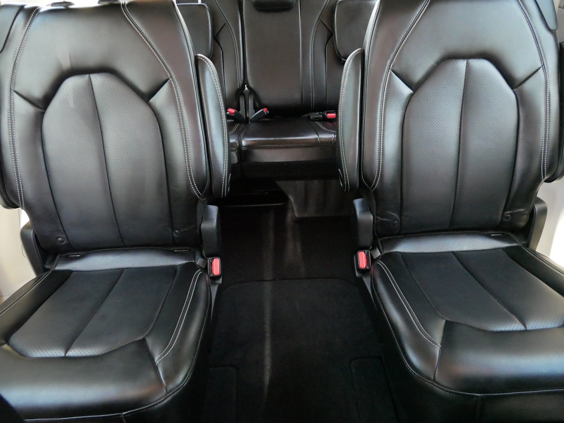 Used 2023 Chrysler Pacifica Touring-L AWD/4WD image 13