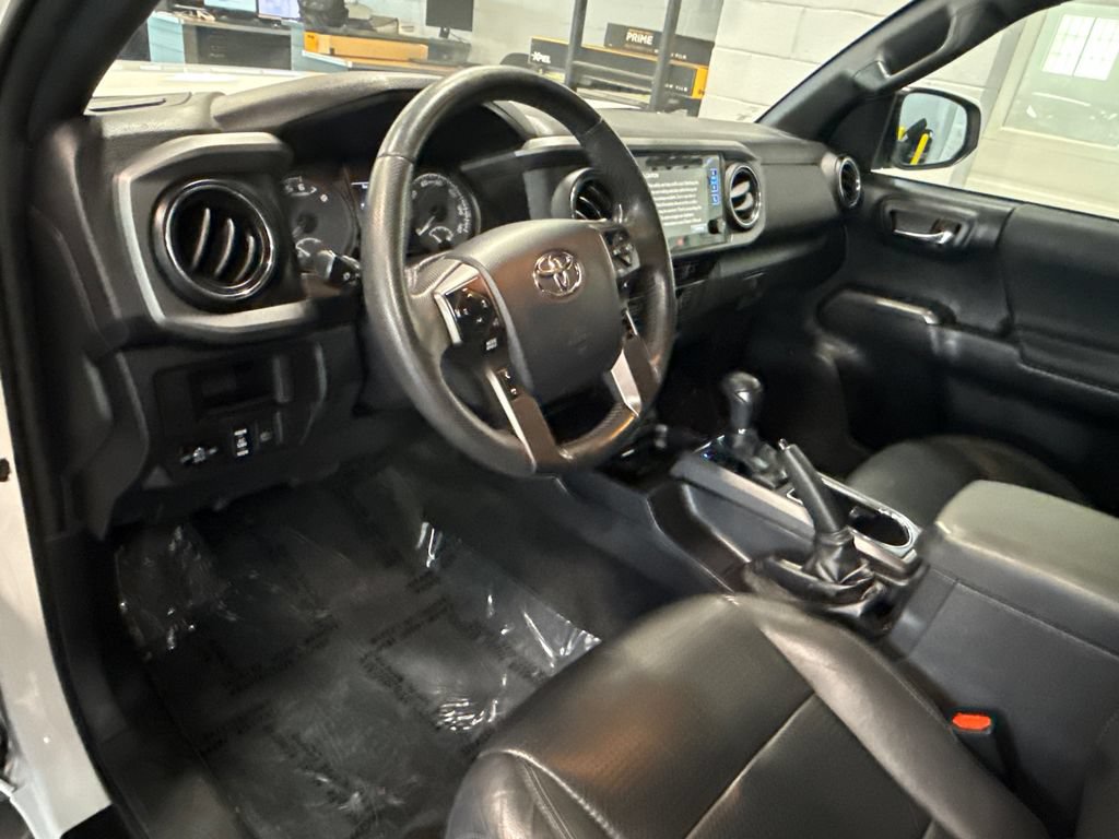 Used 2019 Toyota Tacoma TRD Off-Road AWD/4WD image 6