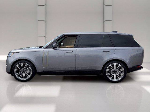 Used 2026 Land Rover Range Rover Long Wheelbase SE AWD/4WD image 2