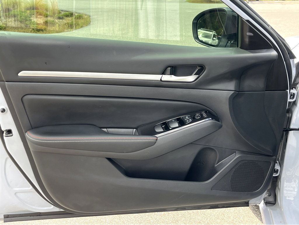 Used 2024 Nissan Altima 2.0 SR image 23