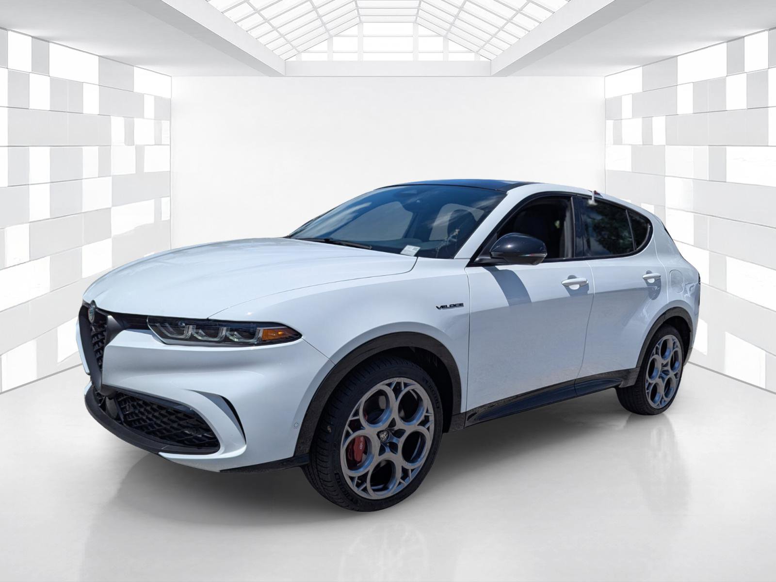 Used 2024 Alfa Romeo Tonale Veloce w/ Active Assist Package AWD/4WD image 3
