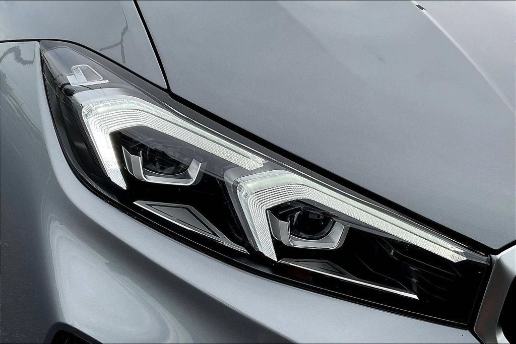 New 2026 BMW 330i xDrive Sedan w/ Premium Package AWD/4WD image 31
