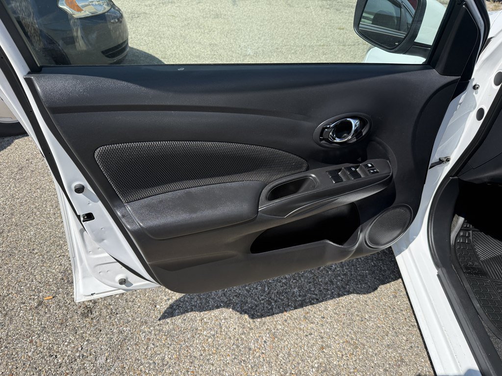 Used 2016 Nissan Versa SV FWD image 11