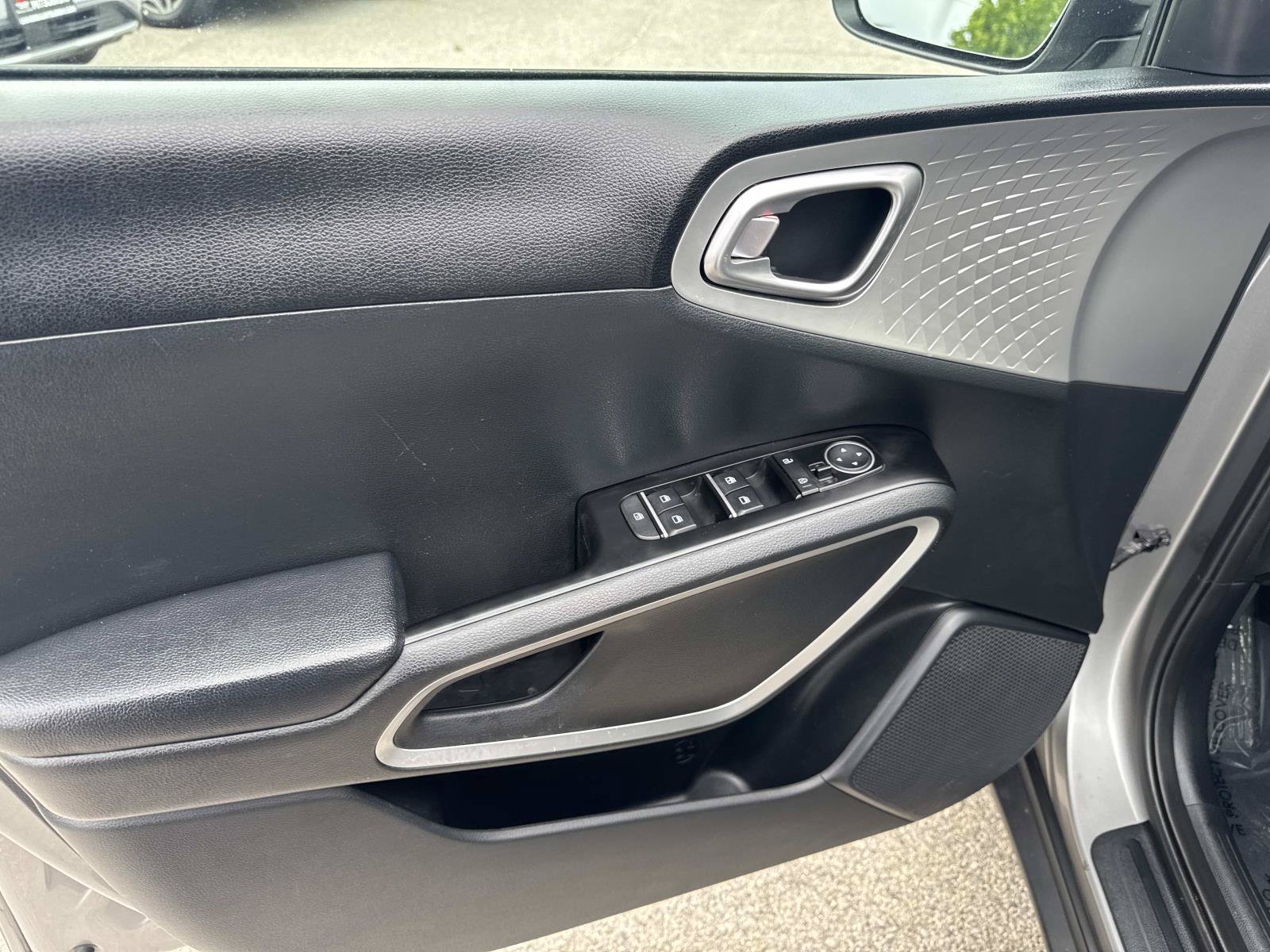 Used 2023 Kia Soul LX FWD image 11