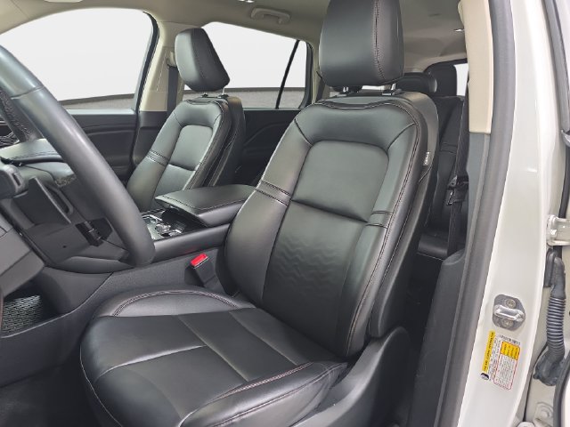 Certified 2023 Lincoln Aviator AWD image 12