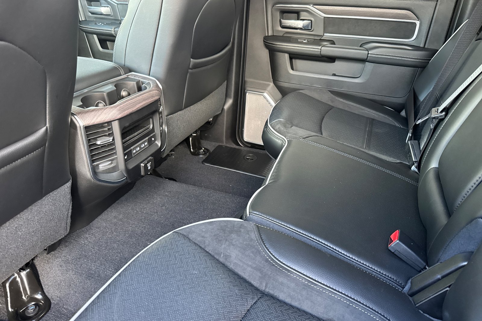 New 2027 RAM 3500 Laramie AWD/4WD image 11