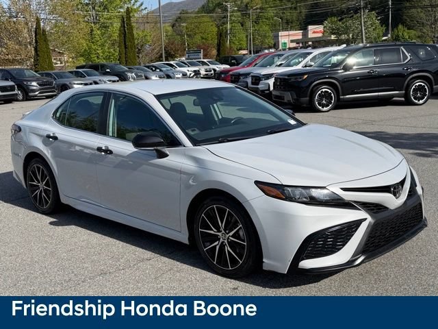 Used 2023 Toyota Camry SE w/ Convenience Package AWD/4WD image 3