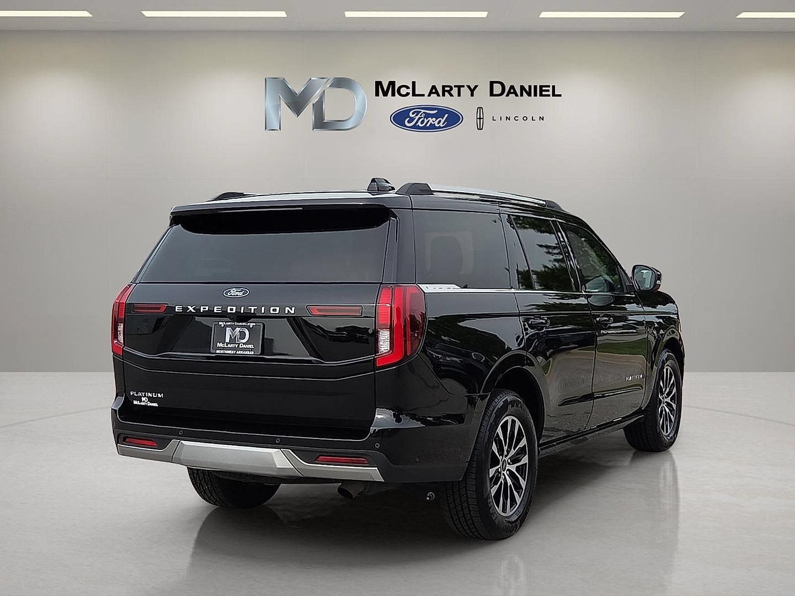Used 2025 Ford Expedition Platinum AWD/4WD image 5